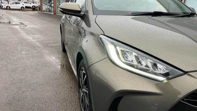 Toyota Yaris 1.5 Hybrid Design 5dr CVT Hybrid Hatchback